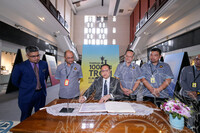 LAWATAN KERJA TKSU(K) YBRS  EN. MOHD YUSRI & SESI WALKABOUT KE PAMERAN HMS MALAYA DI MUZIUM NEGARA