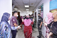 MAJLIS PERSARAAN PUAN ZALEHA BINTI TASRIB DIHADAPAN BILIK DATO KP