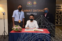 LAWATAN YB TUAN WONG HON WAI APB. BENDERA