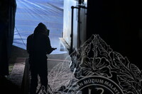 PEMANTAUAN DAN DOKUMENTASI KERJA SANDBLASTING LOKOMOTIF WAP 531.01 DI MUZIUM NEGARA