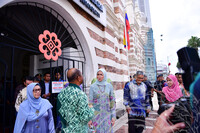 MAJLIS PERASMIAN PAMERAN RAHSIA KEBAYA DI MUZIUM TEKSTIL NEGARA DISEMPURNAKAN OLEH TENGKU PERMAISURI SELANGOR, DYMM TENGKU PERMAISURI HAJAH NORASHIKIN (ALBUM 1)