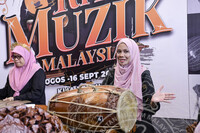 PERSEMBAHAN GAMELAN JMM DI KLIA