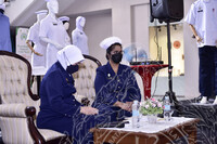 BICARA PAMERAN EVOLUSI BAJU SERAGAM JURURAWAT