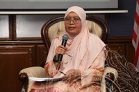 PROGRAM BICARA KURATOR ; BUDAYA MATERIAL YANG TIDAK DAPAT DIJEJAKI PEMILIK 'ORPHAN WORK'