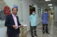 SUMBANGAN BEKALAN MAKANAN ASAS OLEH KP JMM DI LOBI BHG PENGURUSAN ANJURAN WARIS & SURAU AL-FALAH