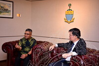 HMA 2024 - PENYERAHAN CENDERAMATA KEPADA CM PULAU PINANG DARI JMM