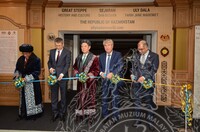 PERASMIAN PAMERAN KAZAKSTAN GOLDEN MAN