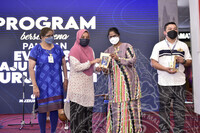 PROGRAM SEMPENA PAMERAN EVOLUSI BAJU JURUWAT
