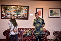 HMA 2024 - PENYERAHAN CENDERAMATA KEPADA CM PULAU PINANG DARI JMM