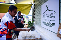 GOTONG ROYONG BUBUR LAMBUK DI SURAU AL- FALAH