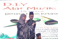 AKTIVITI DIY ALAT MUZIK MEMBUAT SERUNAI DAUN KELAPA DI GALERI MUZIK