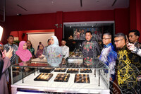 MAJLIS PERASMIAN PAMERAN RAHSIA KEBAYA DI MUZIUM TEKSTIL NEGARA DISEMPURNAKAN OLEH TENGKU PERMAISURI SELANGOR, DYMM TENGKU PERMAISURI HAJAH NORASHIKIN (ALBUM 1)