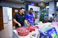 GOTONG ROYONG BUBUR LAMBUK DI SURAU AL- FALAH