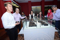 TAKLIMAT KEPADA NATIONAL HERITAGE BOARD OF SINGAPORE