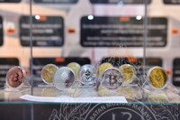 PANEL BY PANEL PAMERAN EVOLUSI MATAWANG