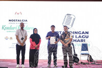 NOSTALGIA ANAK KAMPUNG (PERTANDINGAN KARAOKE RAJA SEHARI)