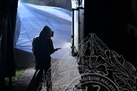 PEMANTAUAN DAN DOKUMENTASI KERJA SANDBLASTING LOKOMOTIF WAP 531.01 DI MUZIUM NEGARA