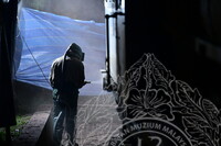 PEMANTAUAN DAN DOKUMENTASI KERJA SANDBLASTING LOKOMOTIF WAP 531.01 DI MUZIUM NEGARA