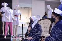 BICARA PAMERAN EVOLUSI BAJU SERAGAM JURURAWAT