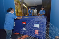 MENGAMBIL GAMBAR BAGI PROSES PENYERAHAN KOLEKSI CAMBODIA KEPADA KONTRAKTOR