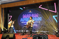 PERSEMBAHAN BUSKERS LAGU LAGU MALAR SEGAR & MAJLIS APRESIASI  MEDIA   & RAKAN STRATEGIK