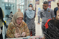 LAWATAN RASMI KEBAWAH DYMM SPB RAJA PERMAISURI AGONG KE PAMERAN DYECO TEXTILE ECO EXPLORATION OF NATURAL DYES