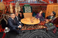 PERASMIAN PAMERAN KAZAKSTAN GOLDEN MAN