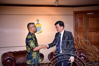 HMA 2024 - PENYERAHAN CENDERAMATA KEPADA CM PULAU PINANG DARI JMM