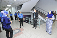 MALIS PERSARAAN CLOCK OUT EN MOHAMMAD BIN KAMAL