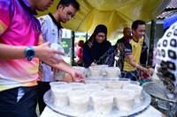 GOTONG ROYONG BUBUR LAMBUK DI SURAU AL- FALAH