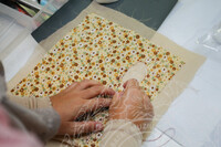 BENGKEL KONSERVASI TEKSTIL : PENJAGAAN PAKAIAN ISTIADAT PREVENTIF DAN KURATIF