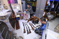 PROSES PEMBUKAAN PETI BESI DI REPOSITORI