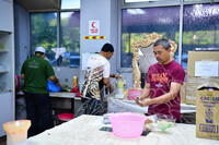 GOTONG ROYONG BUBUR LAMBUK DI SURAU AL- FALAH