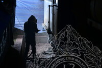 PEMANTAUAN DAN DOKUMENTASI KERJA SANDBLASTING LOKOMOTIF WAP 531.01 DI MUZIUM NEGARA