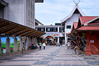 THE SUNBURST MARKETPLACE