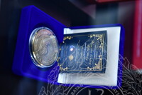 PANEL BY PANEL PAMERAN EVOLUSI MATAWANG