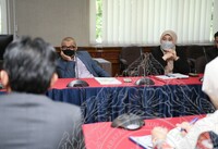 KUNJUNGAN MESRA KE JMM SERTA PERBINCANGAN MENGENAI PERUNDANGAN  DAN AKTA PERNUBUHAN MUZIUM DENGAN LEMBAGA TABUNG HAJI DI BILIK PERSIDANGAN