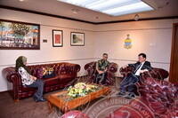 HMA 2024 - PENYERAHAN CENDERAMATA KEPADA CM PULAU PINANG DARI JMM