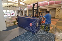 MENGAMBIL GAMBAR BAGI PROSES PENYERAHAN KOLEKSI CAMBODIA KEPADA KONTRAKTOR