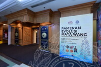 PANEL BY PANEL PAMERAN EVOLUSI MATAWANG