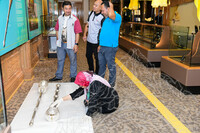 PEMBUNGKUSAN KOLEKSI ISTANA NEGARA DI GALERI 1 DAN KEMASUKAN KOLEKSI LEMBAGA MUZIUM NEGERI KEDAH