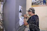 PROSES PEMBUKAAN PETI BESI DI REPOSITORI