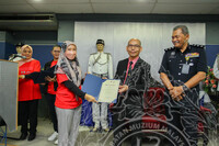 BENGKEL KONSERVASI TEKSTIL : PENJAGAAN PAKAIAN ISTIADAT PREVENTIF DAN KURATIF