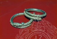 Perhiasan Diri Gelang Tangan