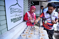 GOTONG ROYONG BUBUR LAMBUK DI SURAU AL- FALAH