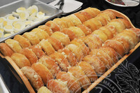 SEMBANG SANTAI MINUM PETANG WANITA BERBICARA