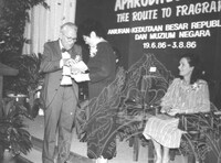 PAMERAN BAU AFRODIT PUNCA KEHARUMAN