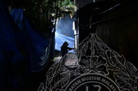 PEMANTAUAN DAN DOKUMENTASI KERJA SANDBLASTING LOKOMOTIF WAP 531.01 DI MUZIUM NEGARA