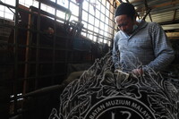 MENJALANKAN KAJIAN PENYELIDIKAN KEARIFAN TEMPATAN SENI PERTUKANGAN KRAF LOGAM TEMBAGA TERENGGANU