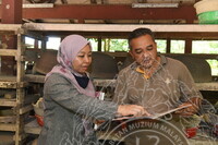 MENJALANKAN KAJIAN PENYELIDIKAN KEARIFAN TEMPATAN SENI PERTUKANGAN KRAF LOGAM TEMBAGA TERENGGANU